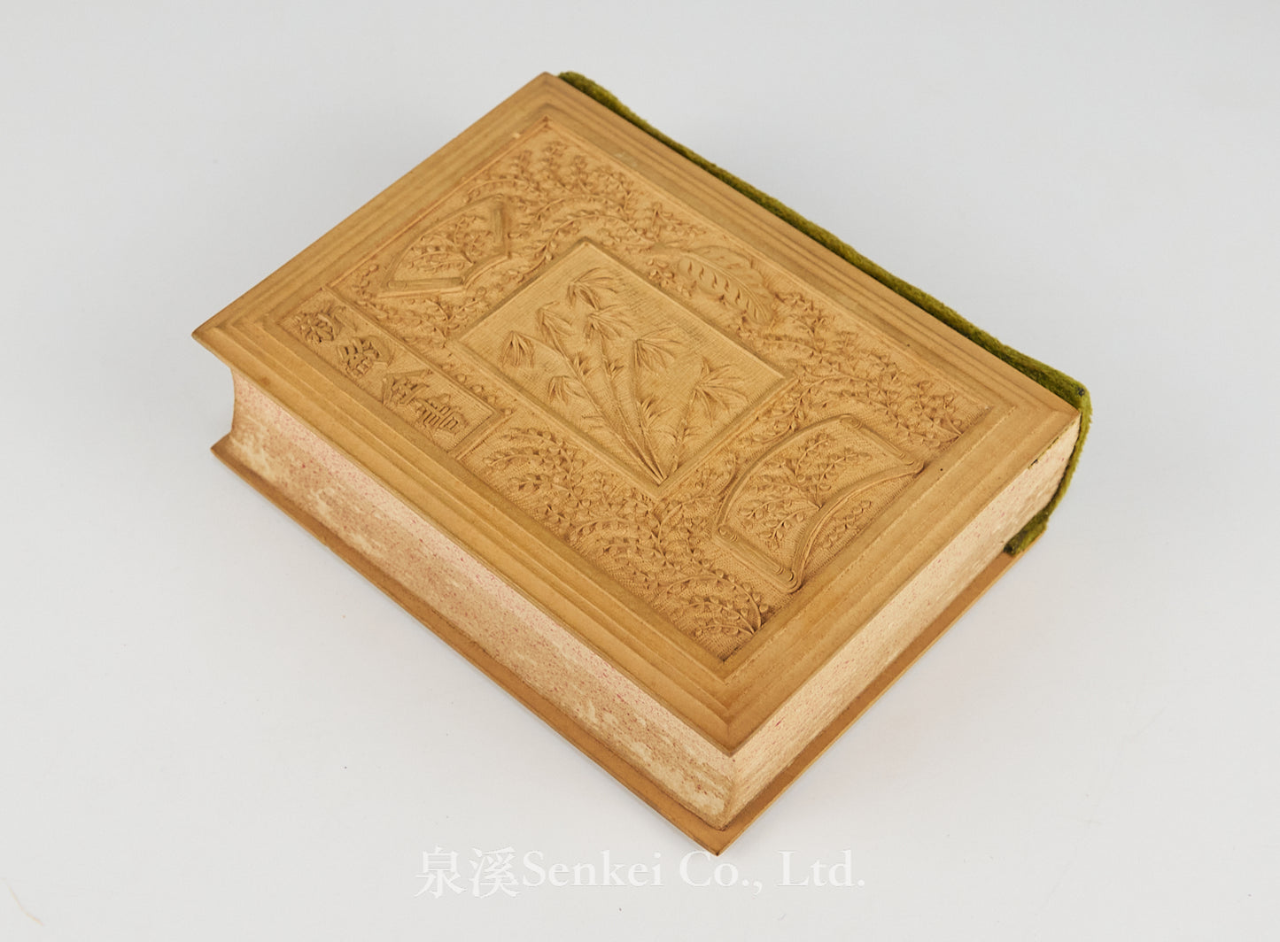 1896 Chinese New Testament in Western Style with Yellow Velvet Spine, Carved Wooden Boards, and Matching Carved Wooden Box | Delegates' Version