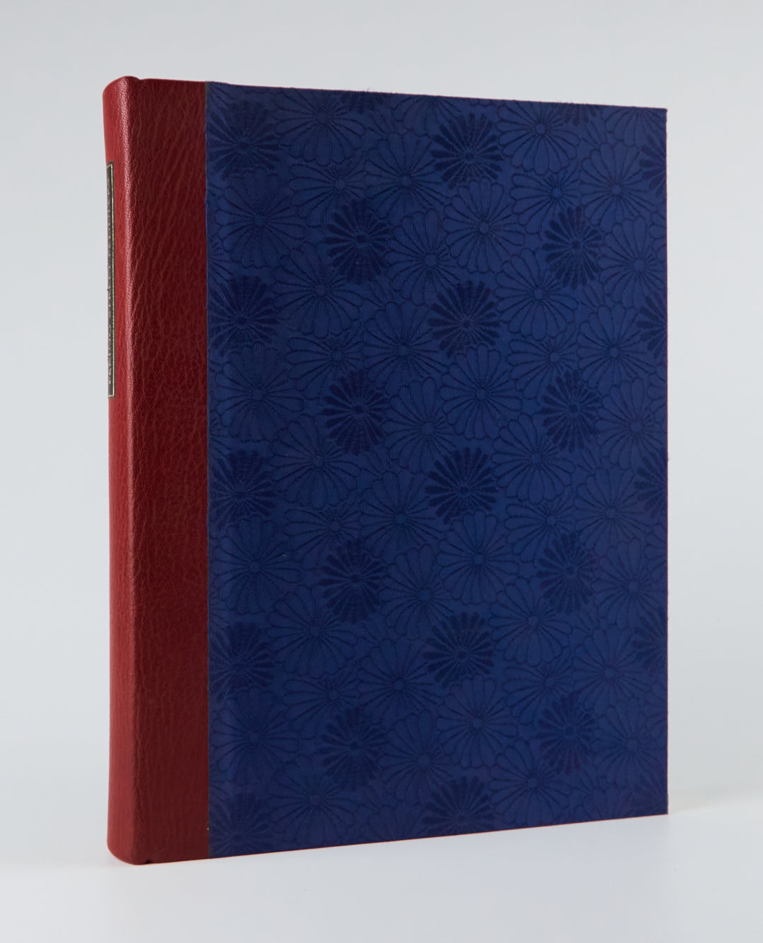 Calls, Sounds, and Merchandise of the Peking Street Peddler With twenty-five wood engravings by Rosemary Covey