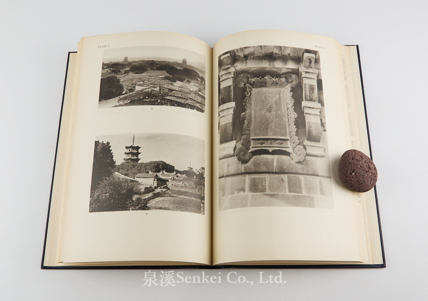 The Twin Pagodas of Zayton. A study of later Buddhist sculpture in China, 1935